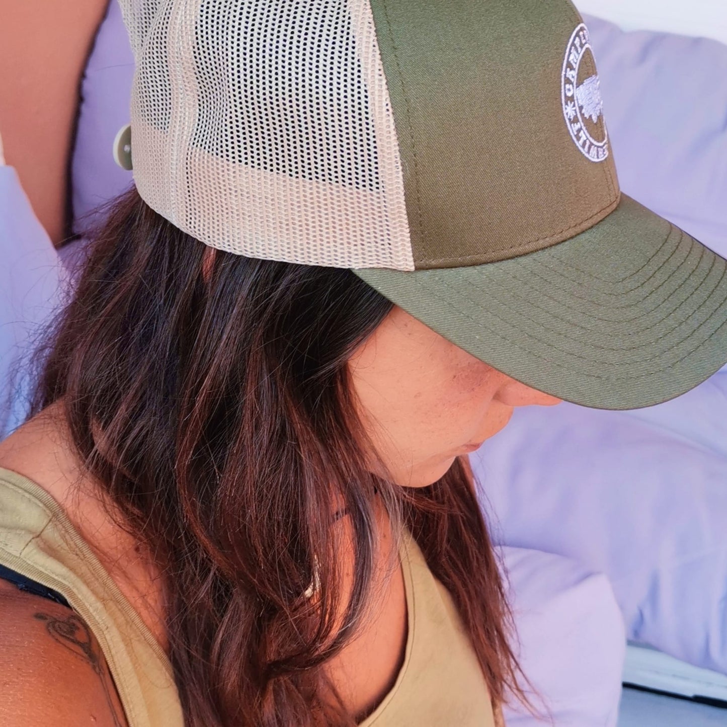 Gorra Camperwilf® – Rejilla Logo Blanco (10 Colores)