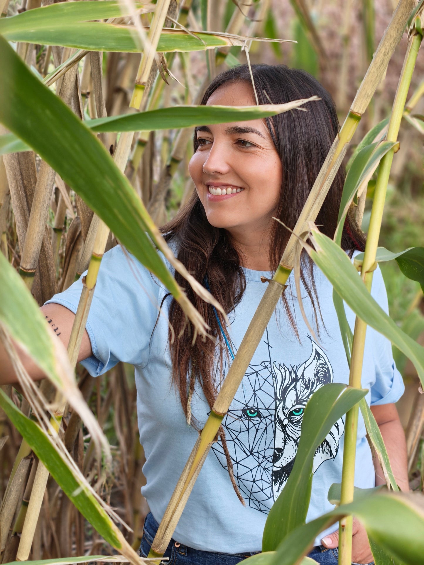 Camiseta Camperwilf® 100% algodón celeste, con Lobo Negro/celeste