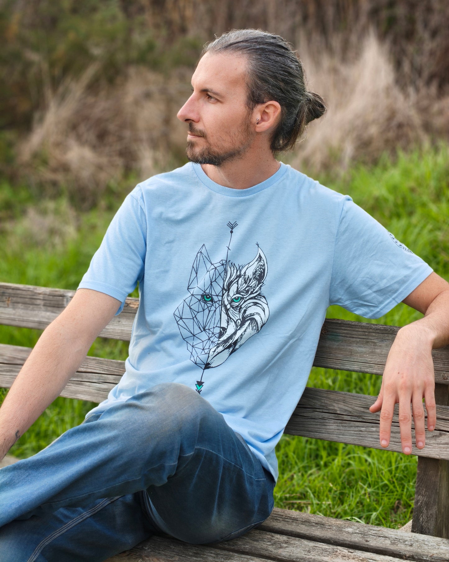 Camiseta Camperwilf® 100% algodón celeste, con Lobo Negro/celeste