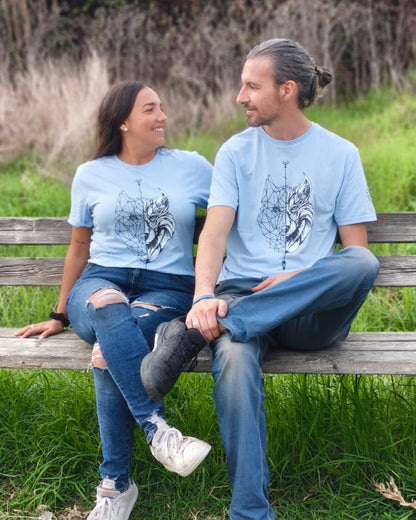 Camiseta Camperwilf® 100% algodón celeste, con Lobo Negro/celeste