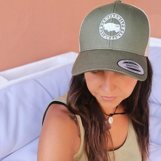 Gorra Camperwilf® – Rejilla Logo Blanco (10 Colores)
