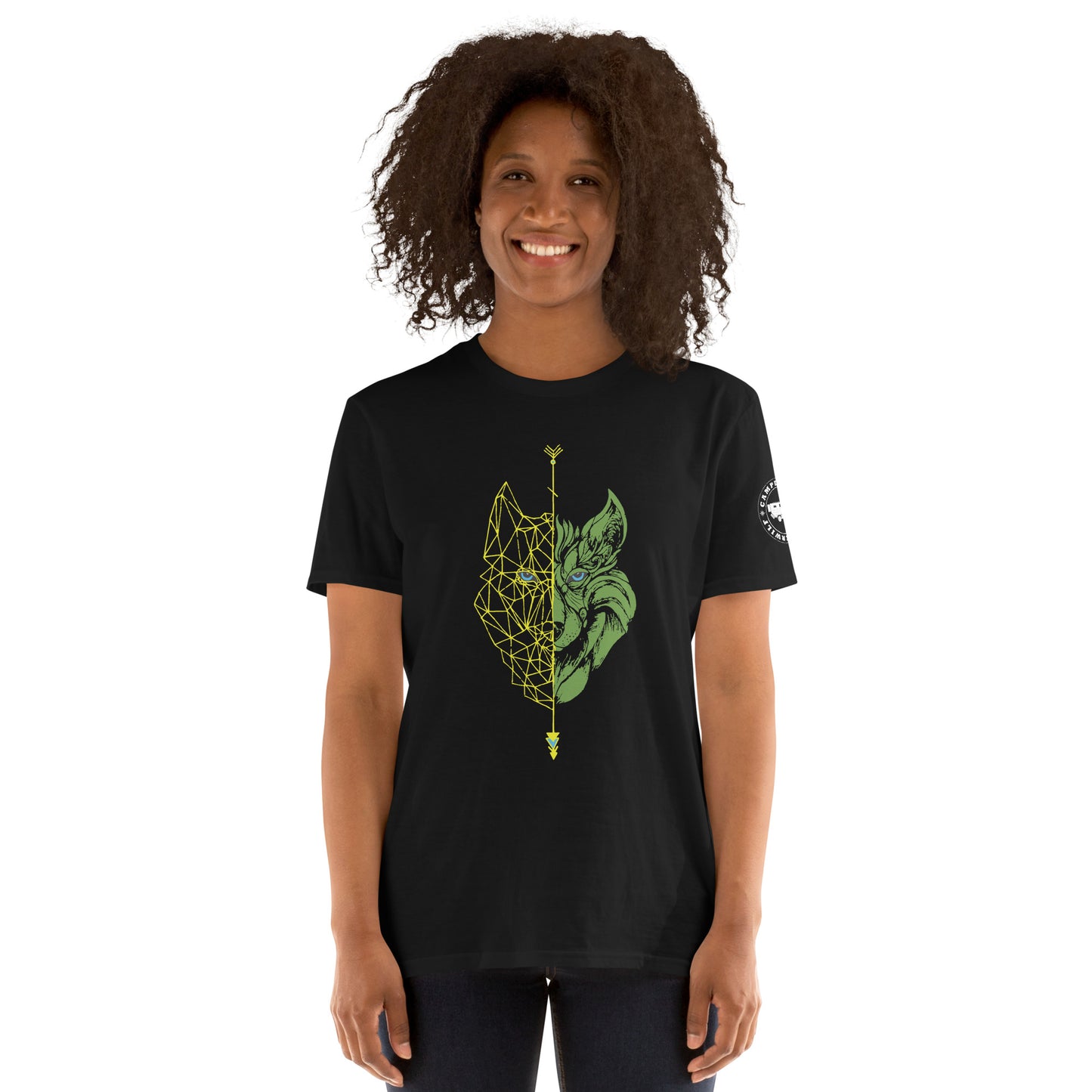 Camiseta Negra unisex  Lobo amarillo y verde